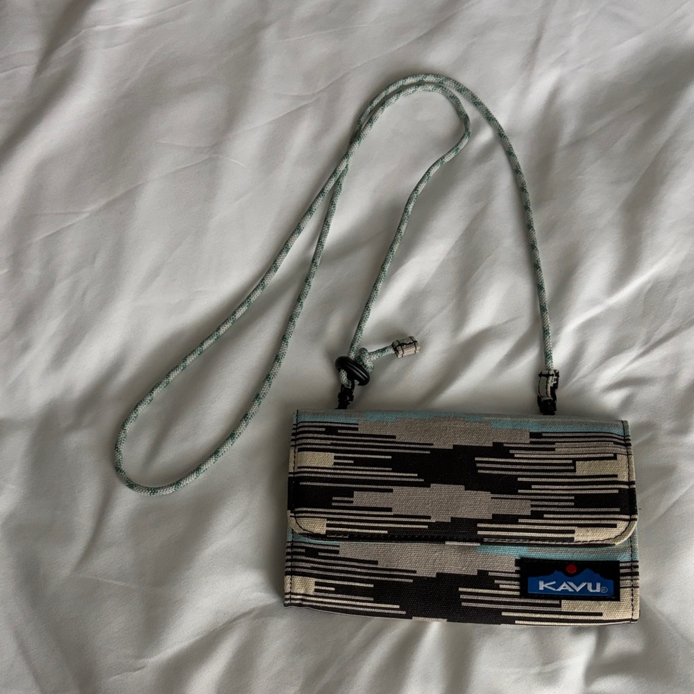 KAVU Patterned Mini Crossbody Wallet - Black & Cream Tribal Aztec Print